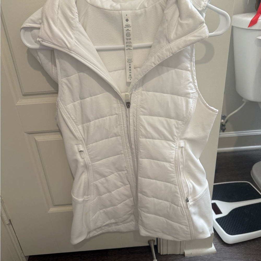 Lululemon Athletica White Puffer Vest- never worn